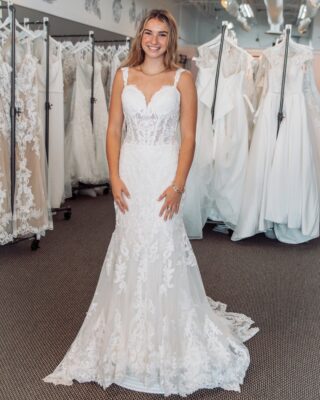 This dress is $499 only for only 4 MORE DAYS! Come get it while you can! Book a Gretchen's Takes appointment today, link in bio! 💗

Gown pictured: Iggy by Allure Bridals 

#fittedweddingdress #discountweddingdress #laceweddingdress #weddinginspo #2023bride #bridetobe #engaged #indianapolisbridalboutique #indybride #midwestwedding