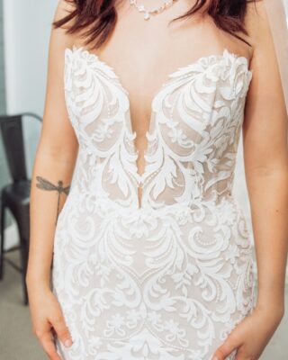 This dress is perfect for the boho brides 🧡 The lace pattern on this dress is so unique! 

Gown pictured: Bristol by @justinalexander 

#bohobride #bohemianweddingdress #indybride #2023bride #JAbride #weddingdressinspo #fittedweddingdress #uniquebridalgown #mountainwedding #indianasmallbusiness